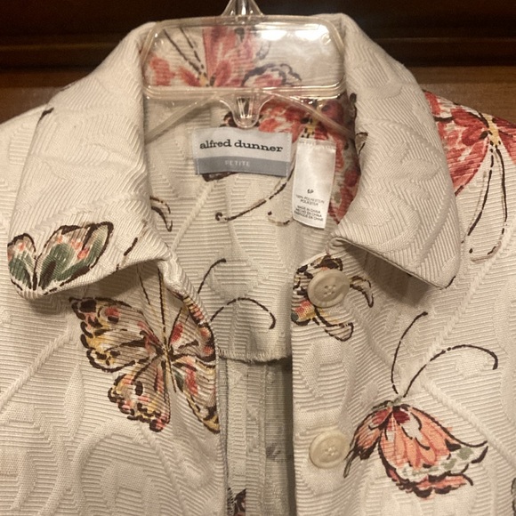 Size 6 Petite Alfred Dunner Ivory Textured Jacket with Pink Butterflies - Picture 3 of 13
